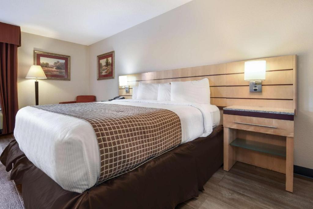 Surestay Plus Hotel Tarboro Exteriér fotografie
